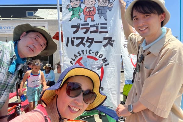 JICA横浜さんとBULA Earthメンバー豊田さんとのコラボレーションビーチクリーン